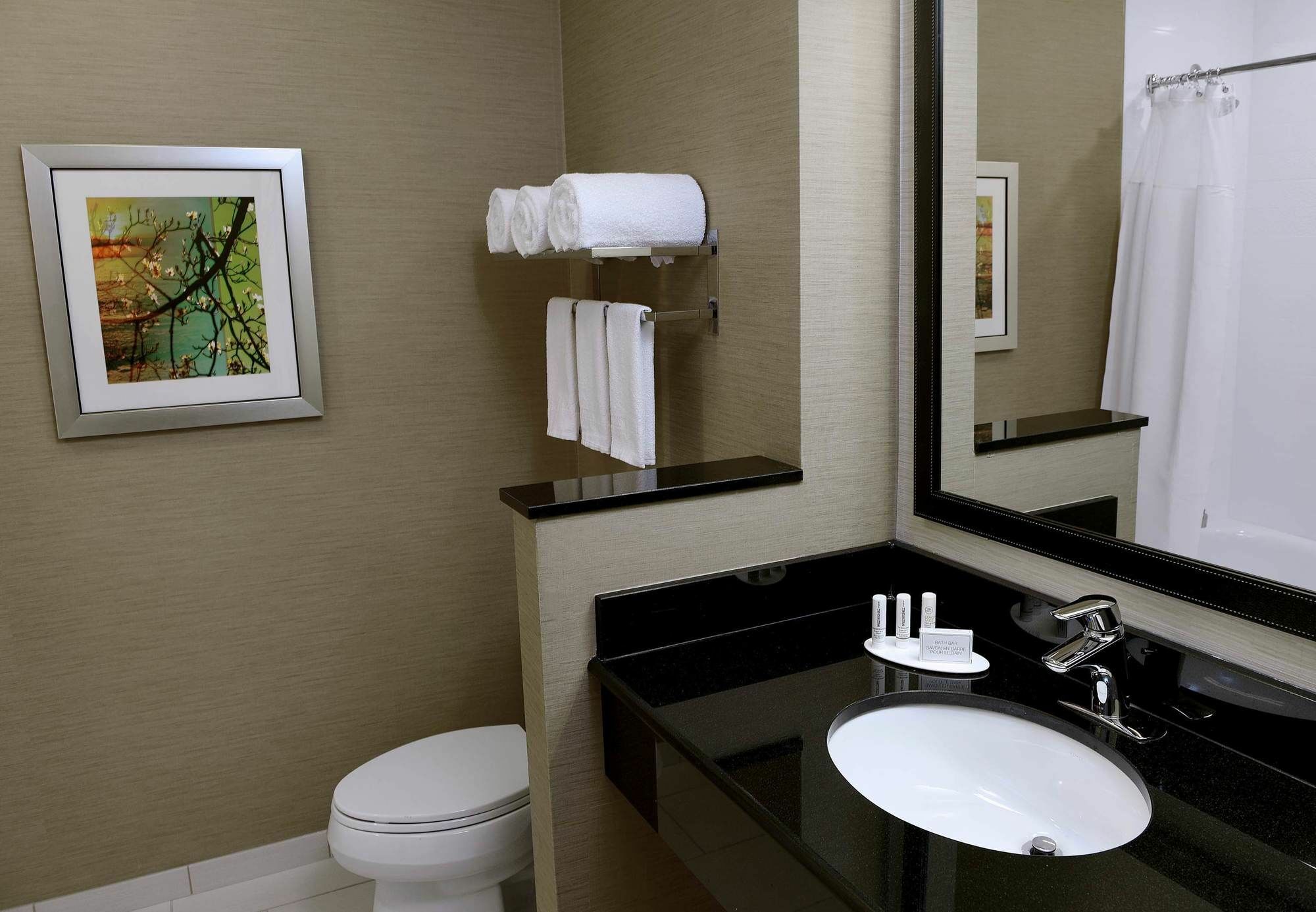 Fairfield Inn & Suites By Marriott Omaha West Hotel