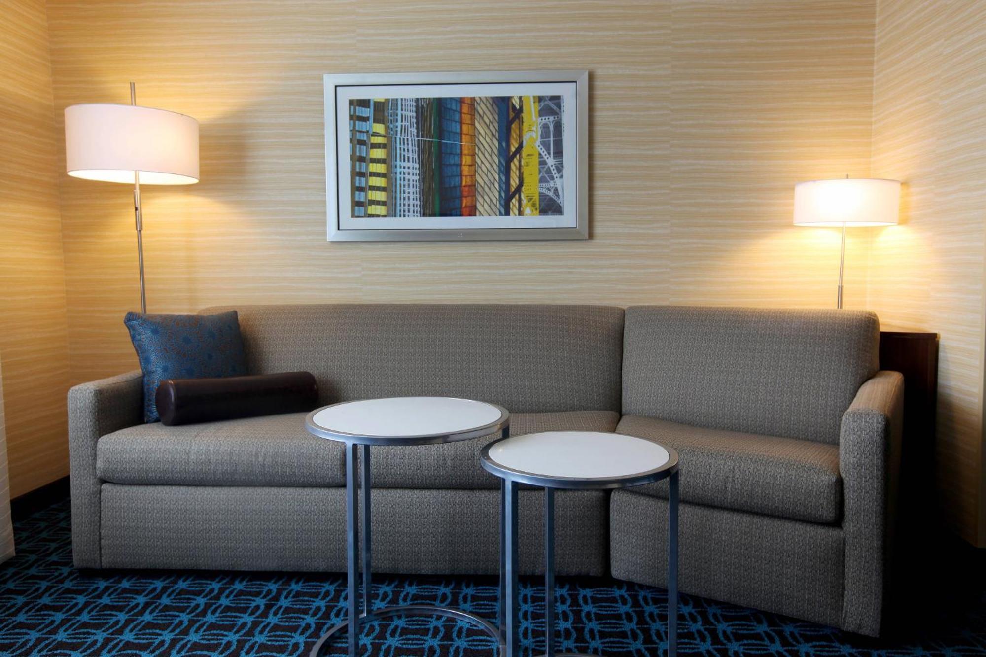 Hotel Fairfield & By Marriott West 3*
